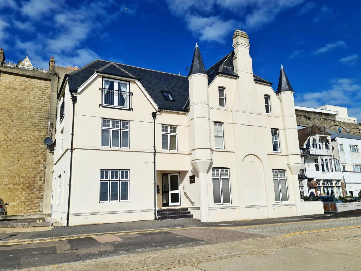 Vitamin Sea Beachfront - Sleeps 4